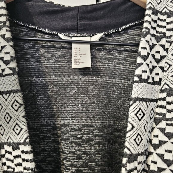 H&M Women's Cardigan Jacket Open Front Black and White Tribal Geometric Print - Picture 3 of 7